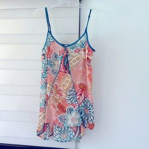 Flowery top, with thin straps, size M, pastel colors.